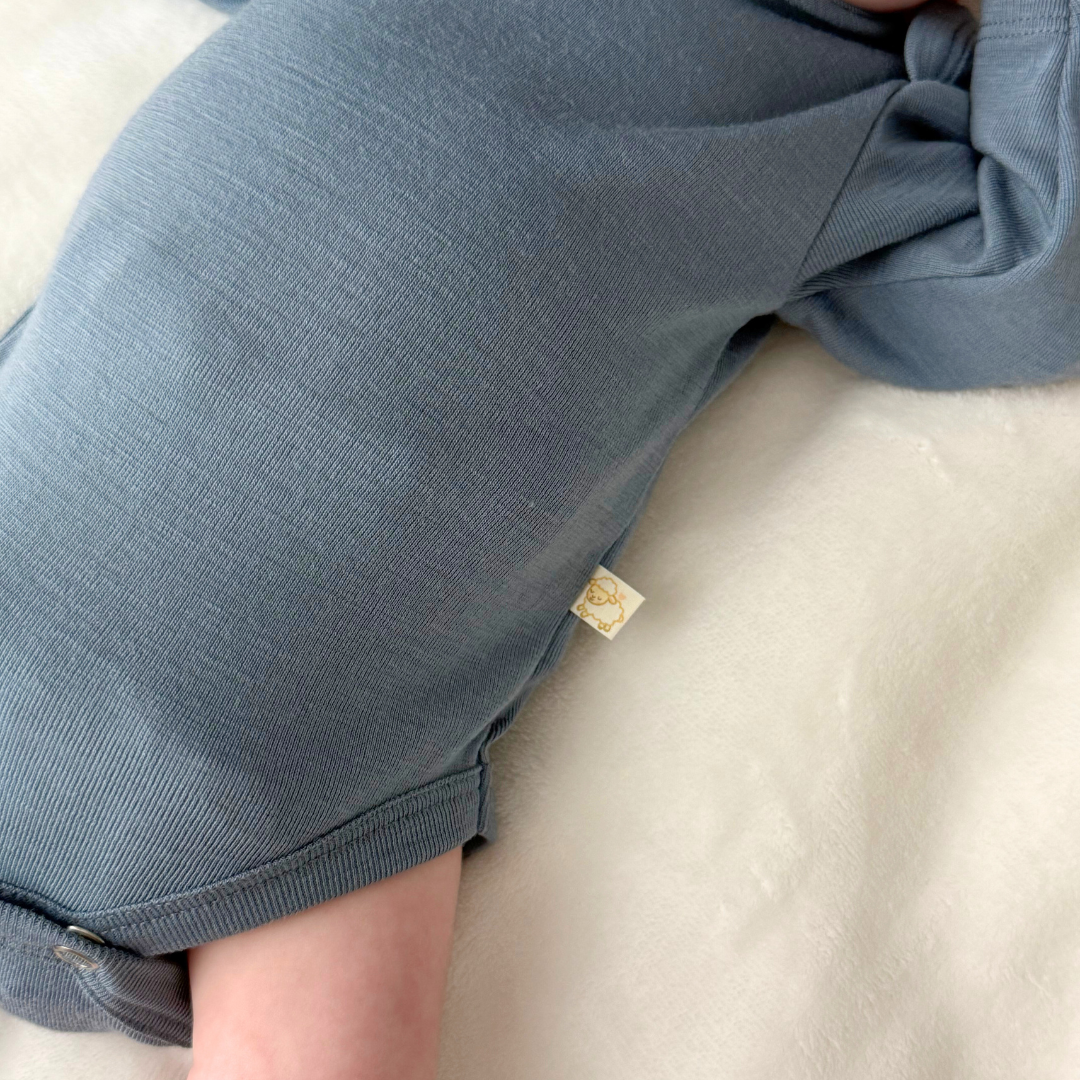Set of long-sleeve and short-sleeve bodysuits in 100% certified fine merino wool