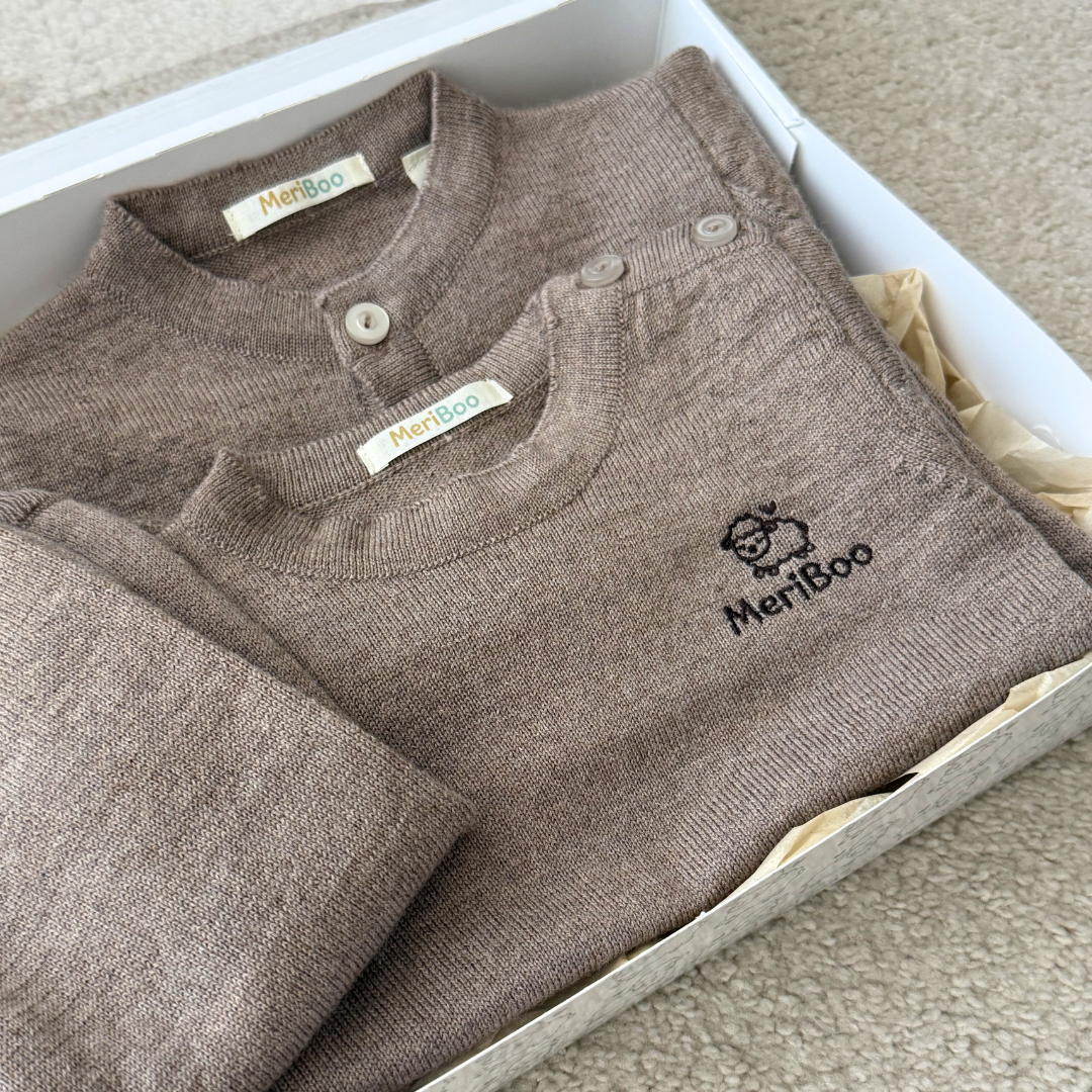 Knitted long-sleeved top made of 100% organic merino wool