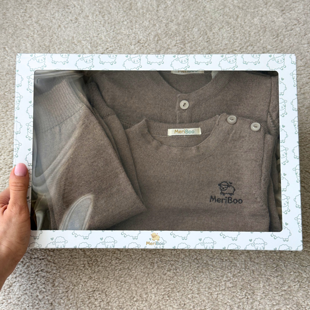 Knitted long-sleeved top made of 100% organic merino wool