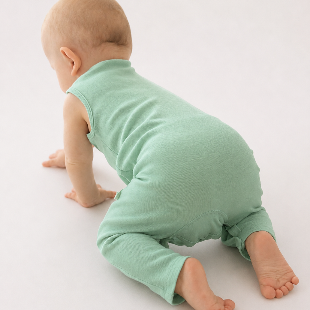 Salopetă (romper) din 100% lână merino fină organică, cu nasturi pe umeri