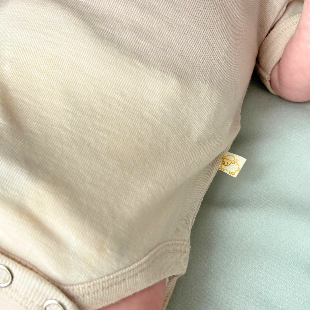 Body cu mânecă scurtă din lână merinos 100% organică