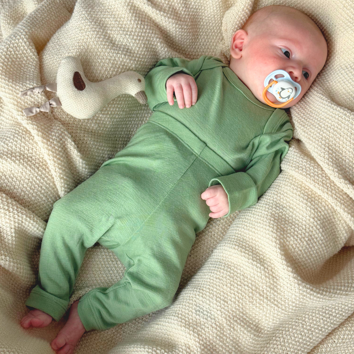 Long-sleeved bodysuit with round neckline made of 100% organic merino wool