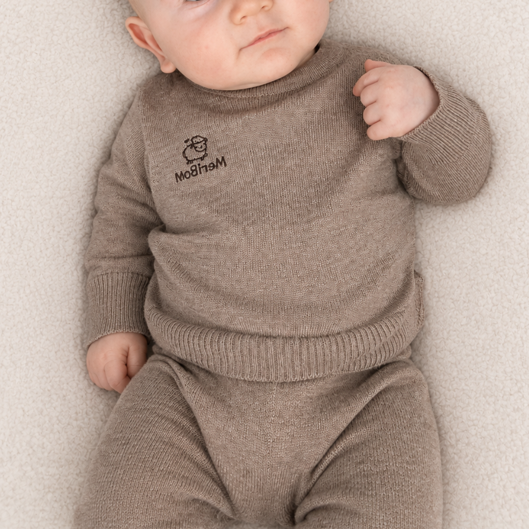 Knitted long-sleeved top made of 100% organic merino wool