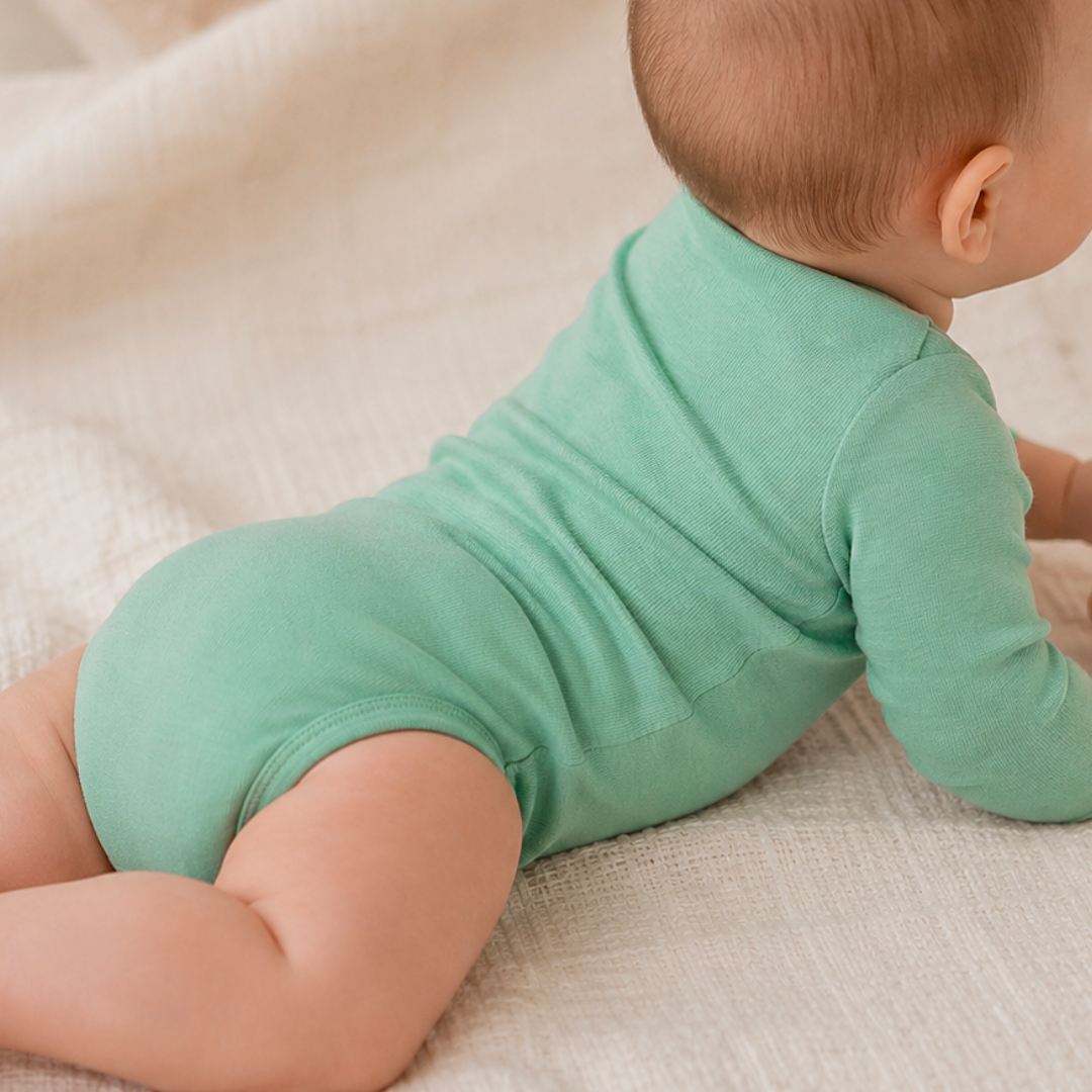 Long-sleeved round-neck bodysuit made from 100% certified fine merino wool